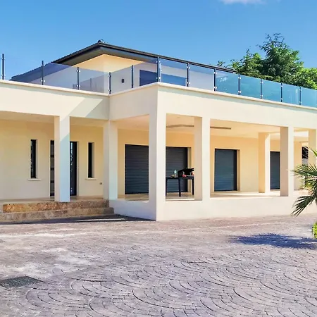 Amazing In Saint Esprit With Outdoor Swimming Pool, Wifi And 4 Bedrooms Prázdninový dům