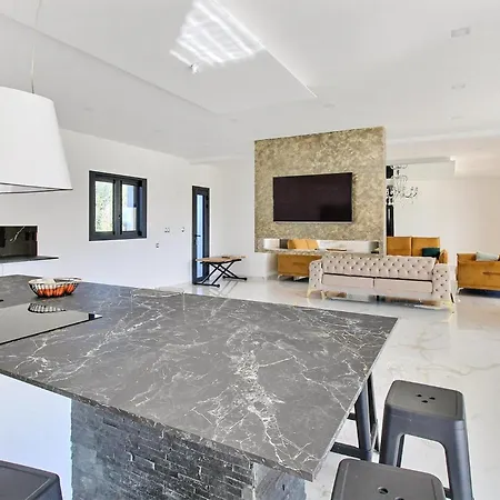 Amazing In Saint Esprit With Outdoor Swimming Pool, Wifi And 4 Bedrooms Prázdninový dům *